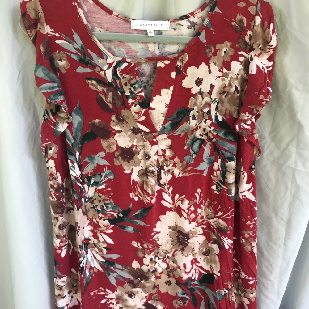 Red and taupe floral ruffle sleeve Marybelle top💋